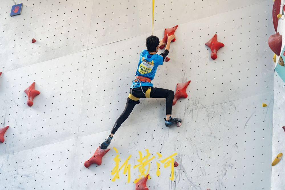 也是现代足 也是现代足